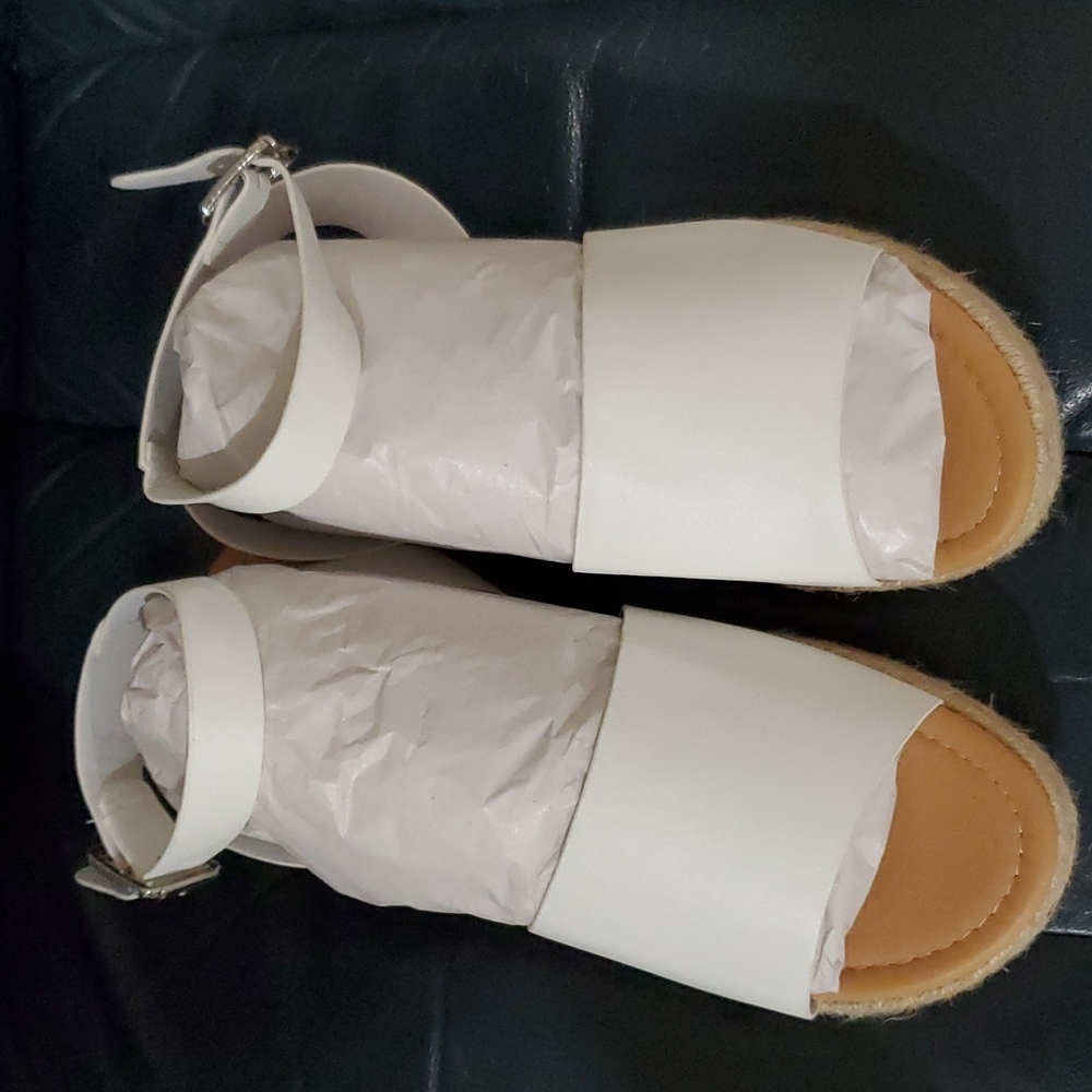 Sandals - Picture 3 of 7